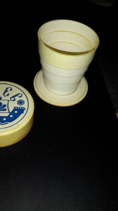 Складывающийся стаканчик