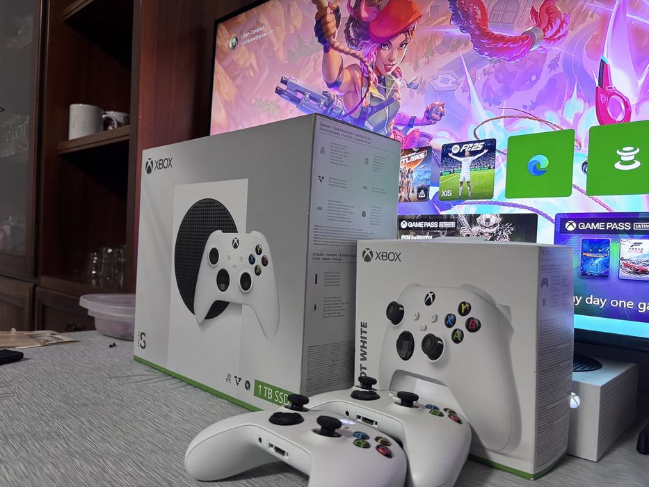 Xbox series s 1TB cu 2 controllere