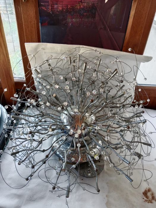 Продам люстру в отличном состоянии