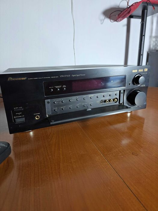 Receiver Pioneer model: VSX-D710S. in stare perfecta + Telecomanda!