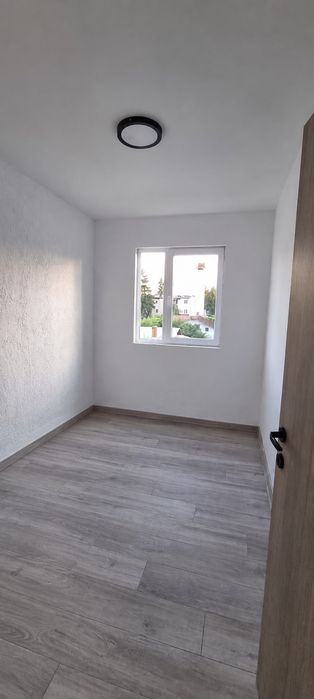 Apartament 3 camere- Câmpina,zonă centrală,renovat comple,et. 2/4