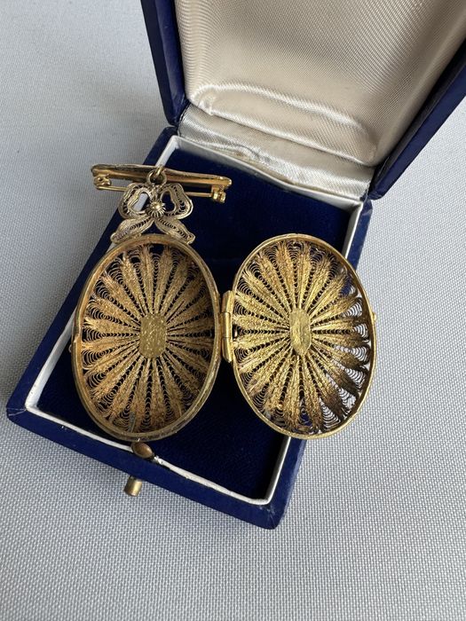 Brosa din argint filigran placat cu aur