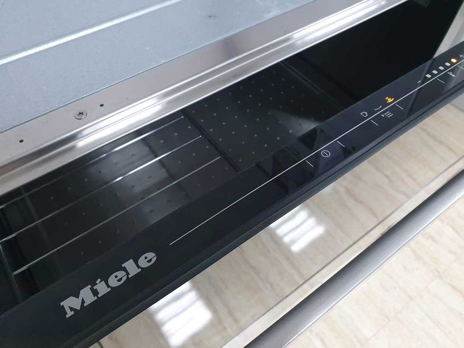 Miele Подгряващо Чекмедже с Дръжка за Вграждане в Кухня 29cm