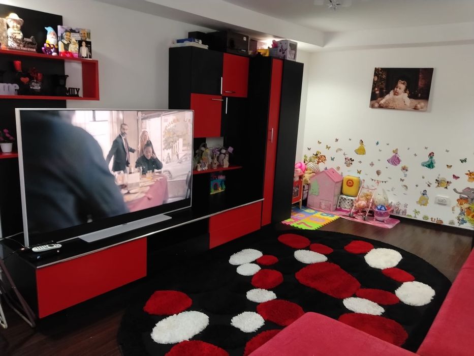 Vând apartament 2 camere+ teren in spatele blocului