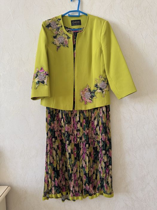 Платье нарядный в хорошем состояний