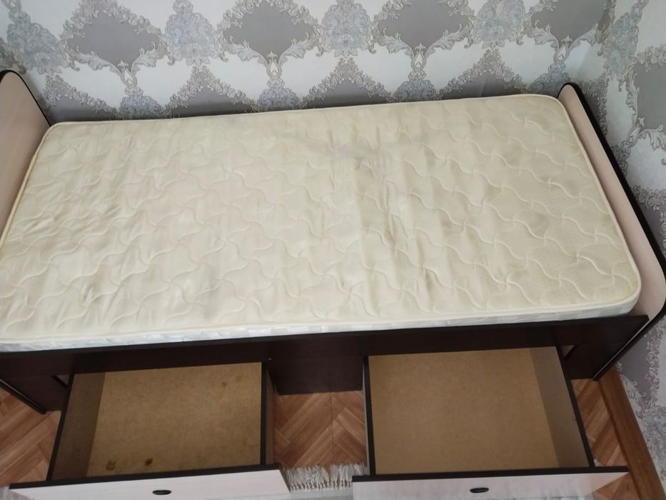 Продам одно спальный кровать.