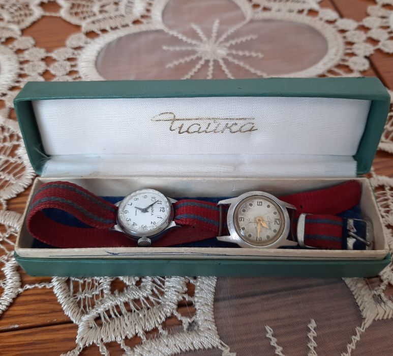 Дамски ръчен механичен часовник 2 броя -Чайка -топ цена !