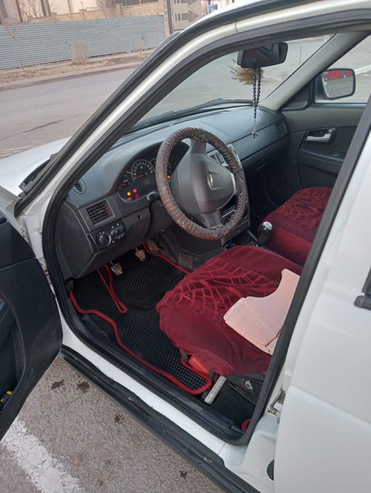 Продам Приора 2 мил