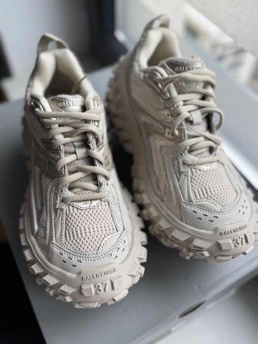 Balenciaga noi, mărimi 38