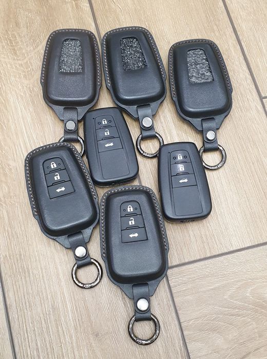 Чехол для ключа Toyota Camry 70. 75