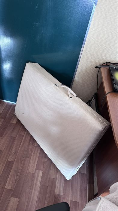 Кушетка для работников сферы красоты