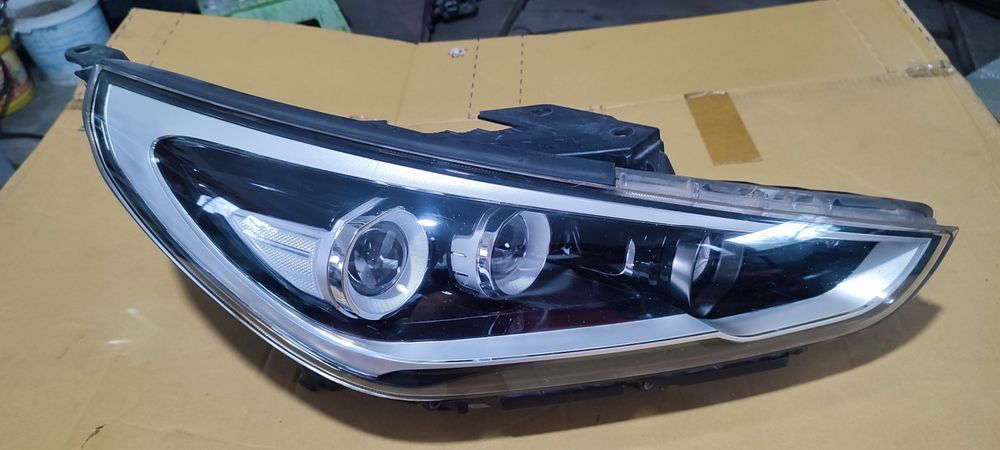 Far dreapta hyundai i30 cu 3lupe