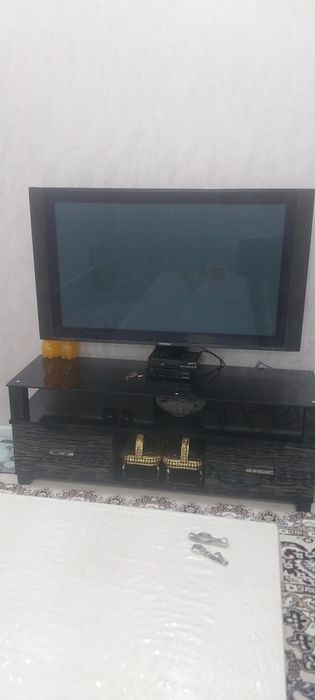 HITACHI б/у улкен телевизор сатылады.Подставкасы бар.Отау тюнерьи бар.