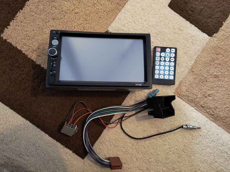 Vând player auto cu afișare telefon pe ecran