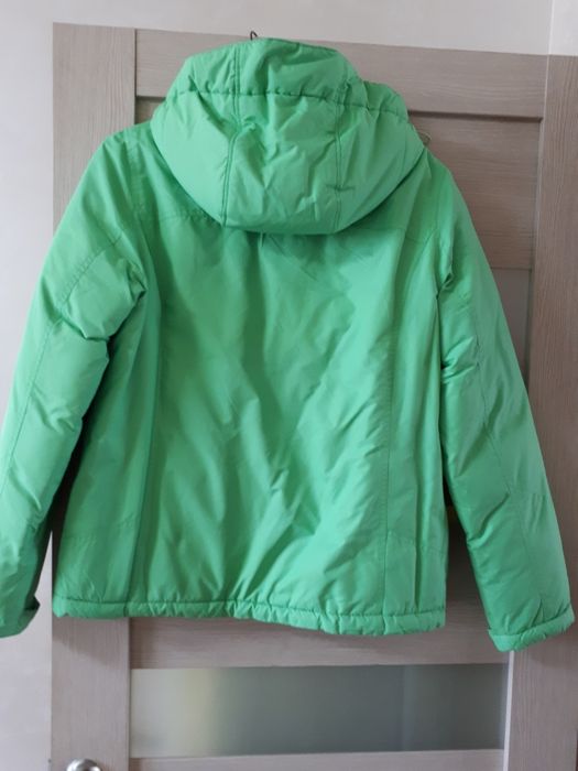 Продам куртку женскую