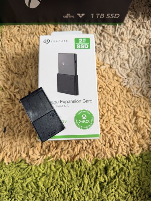 Xbox series x  de 3 T cu 2 controllere si casti in state impecabila