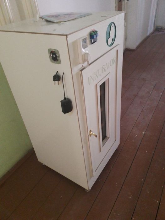 Inkubator sotiladi 3 yarim mlnga xolati yaxshi narxini kelishamiz.