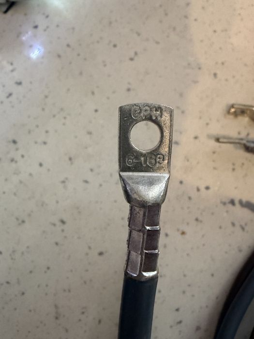 Гъвкави кабели за подаване на ток за автомобили и камиони