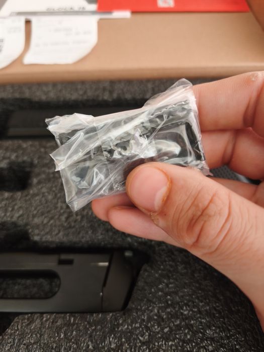 Продавам airsoft Glock 19 MOS