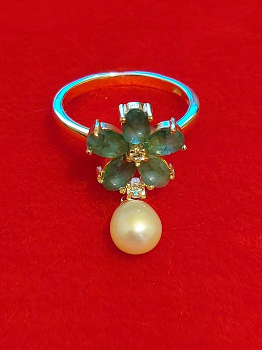 Уникален дамски сребърен пръстен със Смарагди,бял Топаз и бяла перла