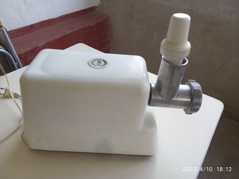 Мясорубка электрическая