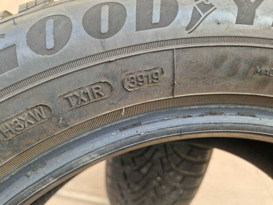 2 Goodyear R16 205/60
Зимни гуми 
DOT3919