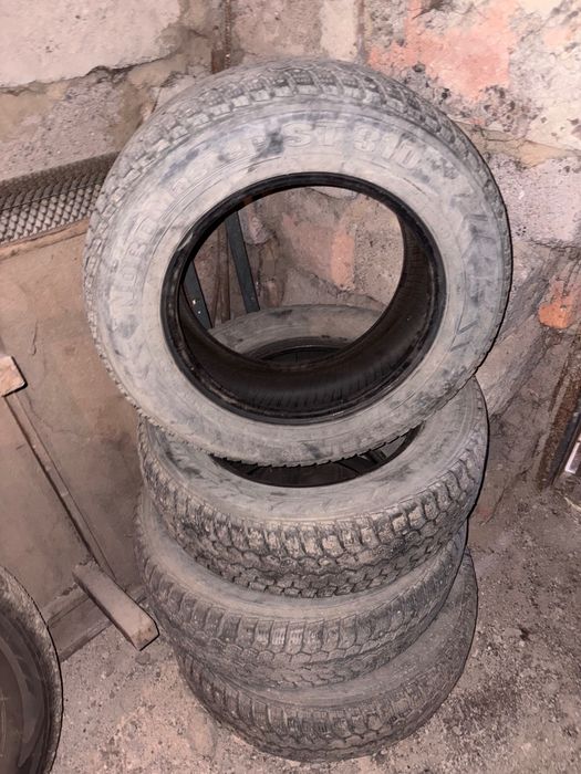 Продам бу зимние шипованые балоны