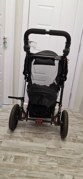 Out n about количка