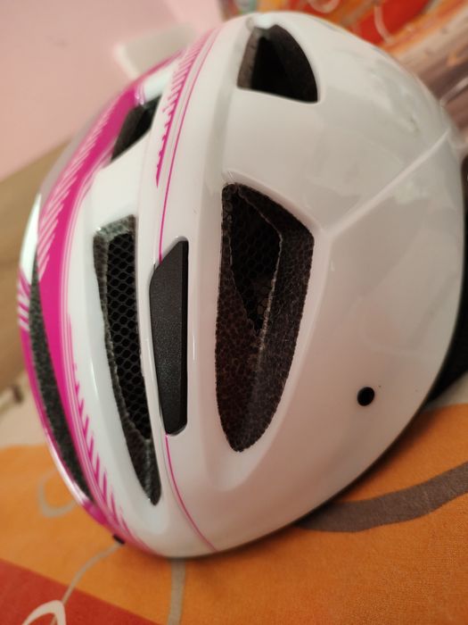 Чисто нова предпазна каска