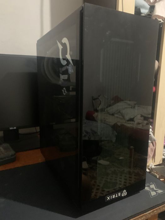 Vând carcasă 5 ventilatoare stare bună