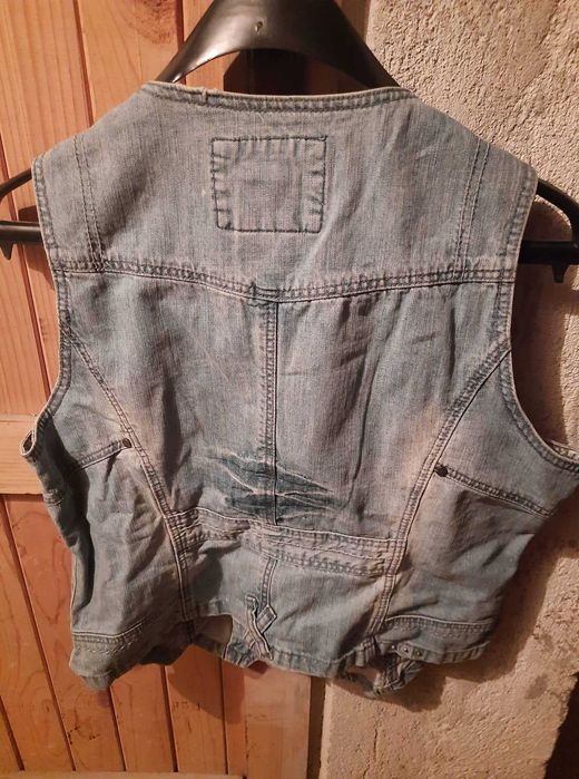 Маркови и качествени дамски дънкови елеци и яке