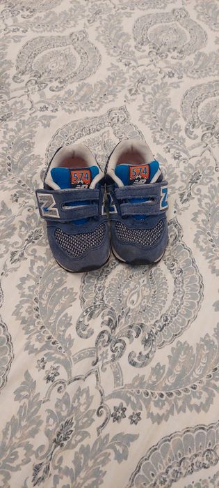Adidasi  new balance nr 22.5