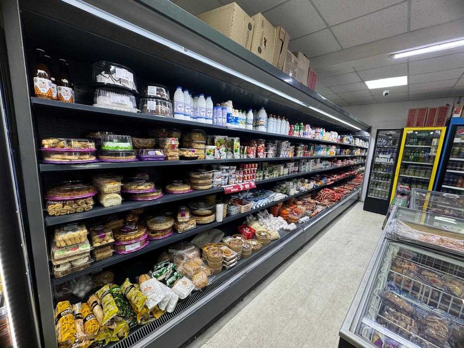 полки для магазина и холодильник