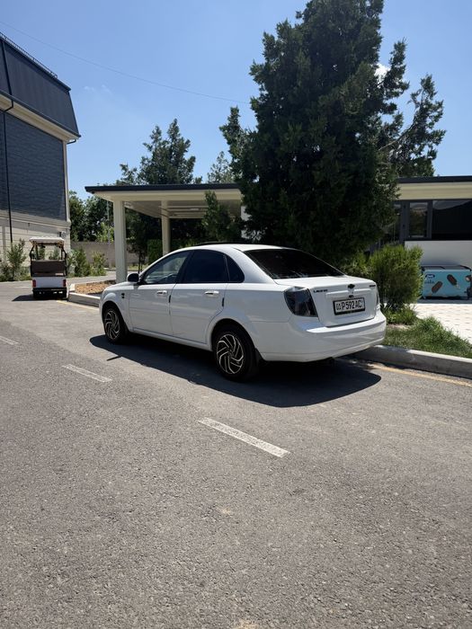 Chevrolet Lacetti 2009 1.8 srochna sotiladi