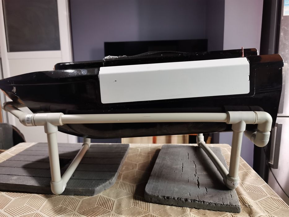 Стойка за лодка за захранване