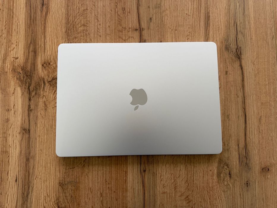 MacBook Air 15" M4 Chip 10-CPU, 10-GPU, 16GB RAM, 256SSD