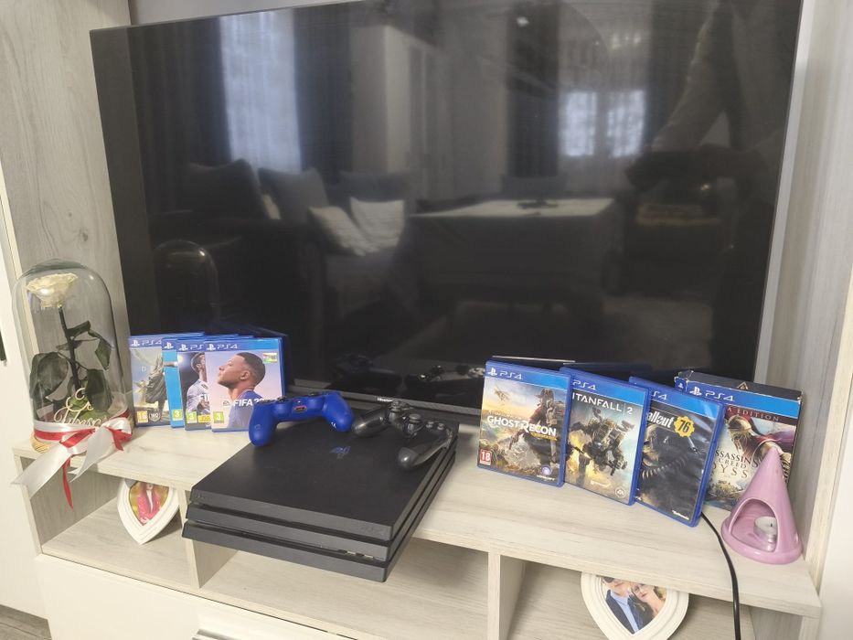PS4 PRO - 1 TB - cu Jocuri la Pachet