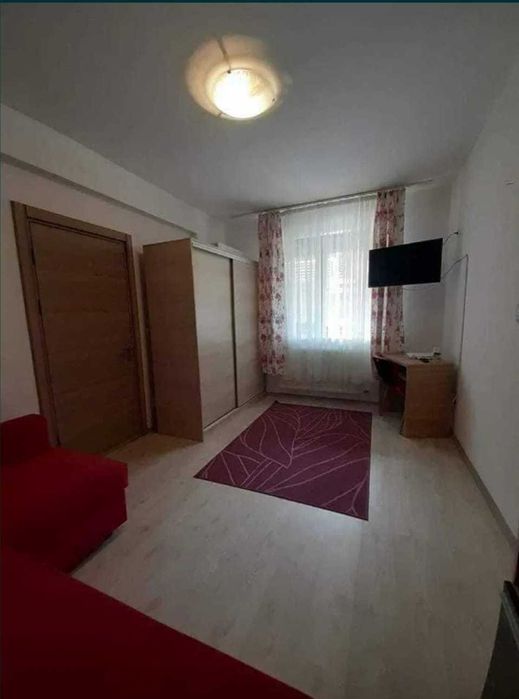 Proprietar inchiriez garsonieră cu loc de parcare