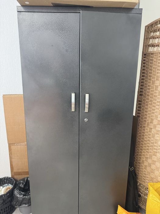 Продам железный шкаф