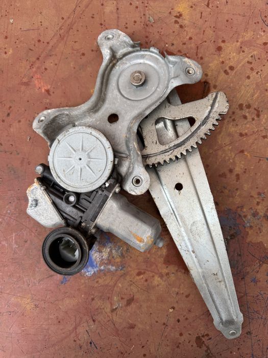 Запчасти мелочи  от камри 55