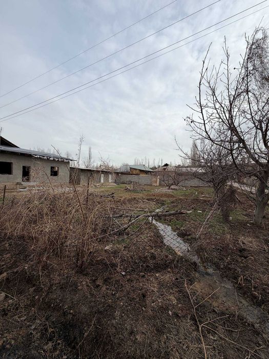 Srochna Fayz kafe orqasida 4 sotix uchastka sotiladi