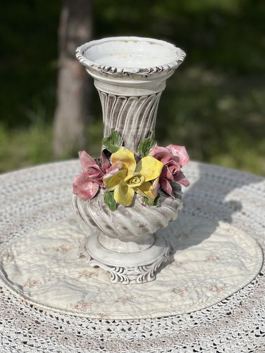 Ваза от старинен порцелан