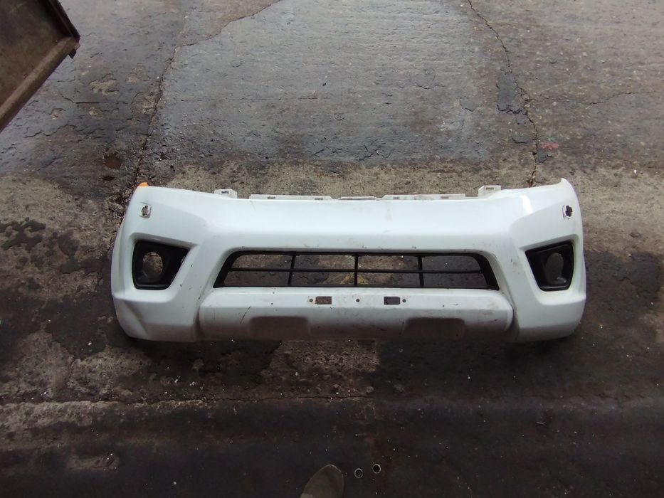 Предна броня за Nissan Navara