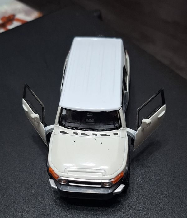 VÎND machetă TOYOTA FJ CRUISER scara 1 / 36