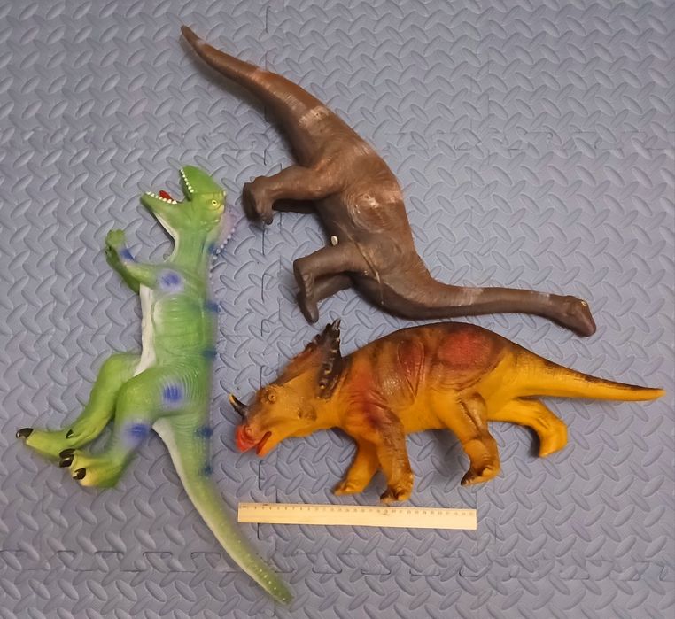 Игрушки динозавры трансформеры роботы