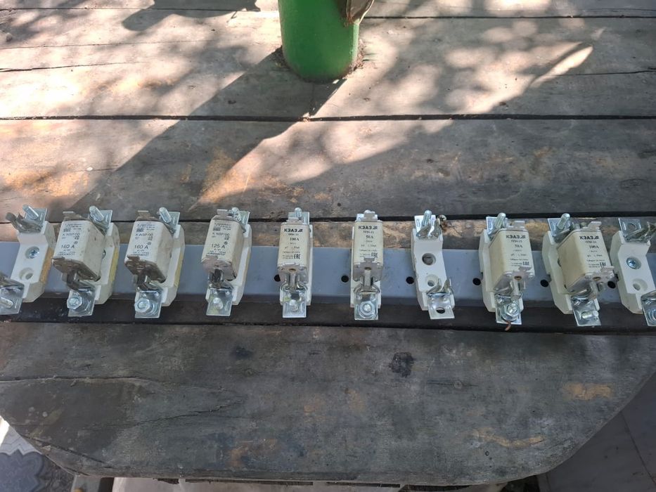 Плавкие вставки и губки для предохранителя