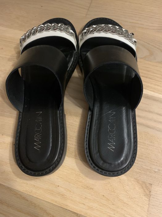 Чехли Marccain с метален детайл