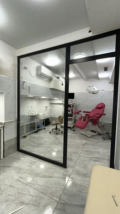 Алюминиевая перегородка,размеры 250х225 см