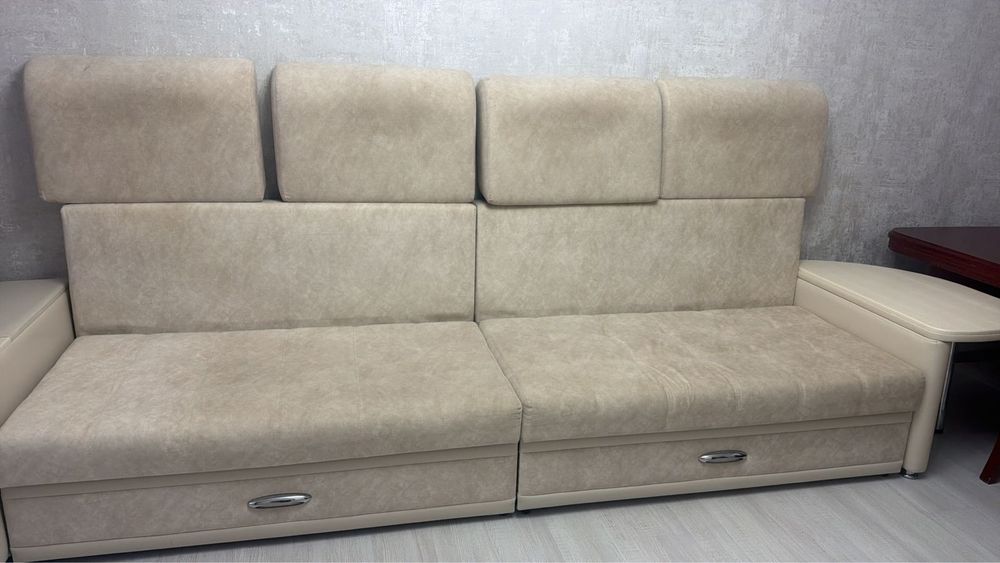 Продам диван в гостийный расклодной