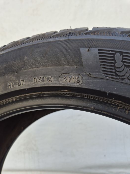 2бе 245 45 18 зимни Michelin 19г